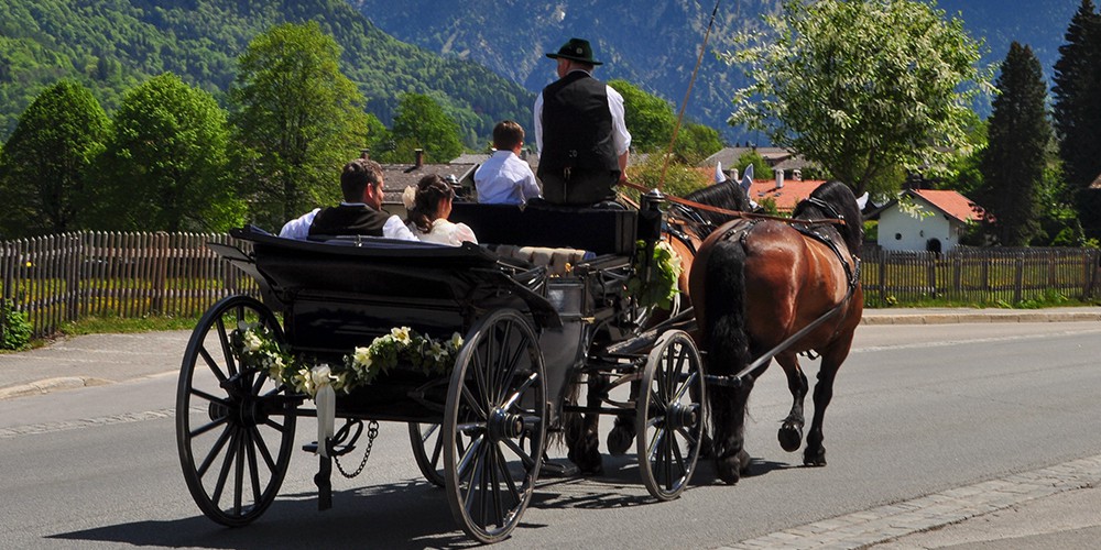 Fahrt im Landauer - Hochzeit am Tegernsee